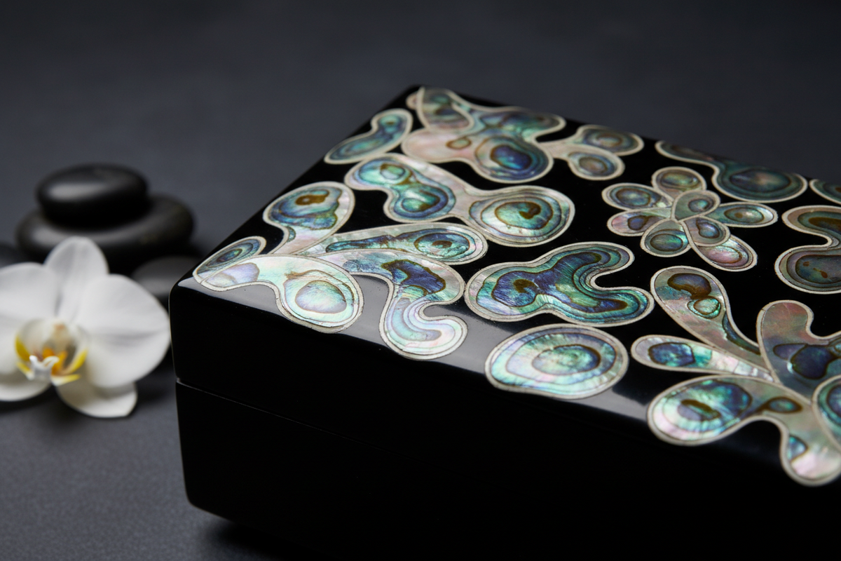 Luminous Iridescence: Bringing the Timeless Glow of Korean Jagae into Modern Spaces